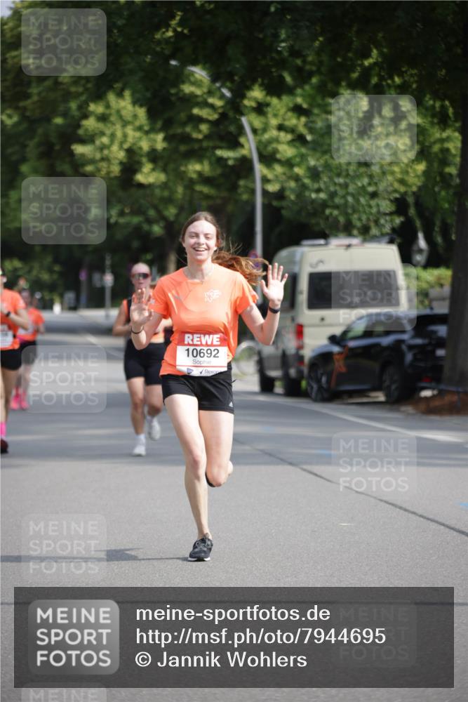 15.06.2025 - REWE Women's Run Jannik Wohlers http://msf.ph/oto/7944695 15.06.2025 08:47:52 Laufen 10692 meine-sportfotos.de