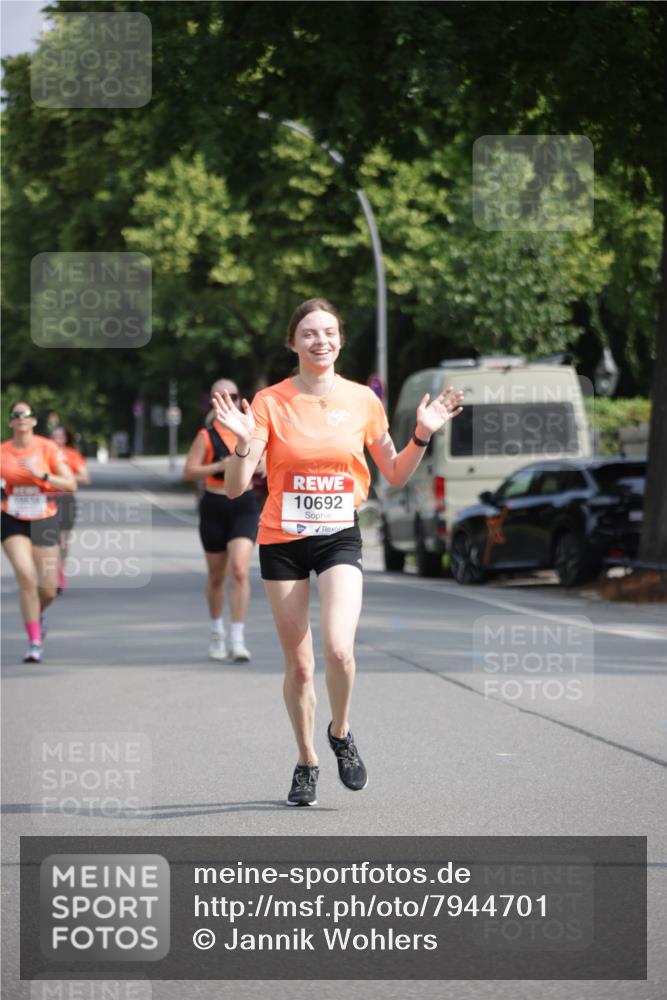 15.06.2025 - REWE Women's Run Jannik Wohlers http://msf.ph/oto/7944701 15.06.2025 08:47:52 Laufen 10692 meine-sportfotos.de