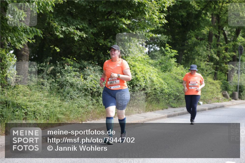 15.06.2025 - REWE Women's Run Jannik Wohlers http://msf.ph/oto/7944702 15.06.2025 10:18:04 Laufen 5671, 5481, 4 meine-sportfotos.de