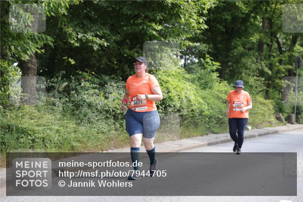 15.06.2025 - REWE Women's Run Jannik Wohlers http://msf.ph/oto/7944705 15.06.2025 10:18:04 Laufen 5671, 5481 meine-sportfotos.de