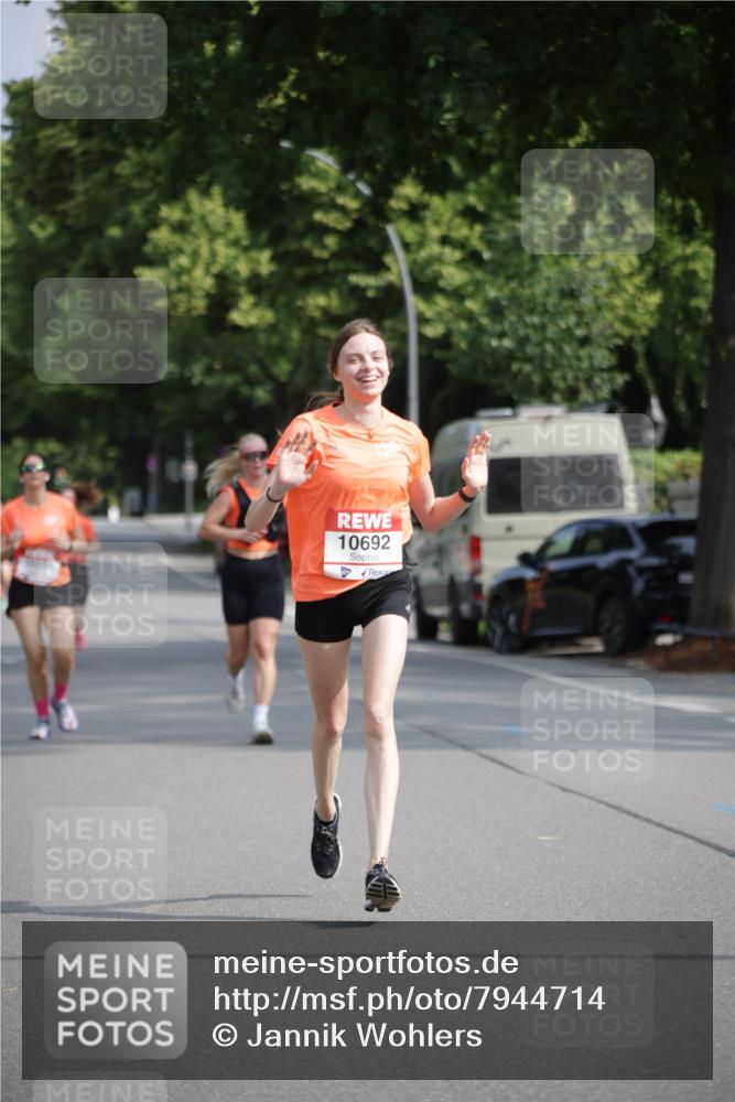 15.06.2025 - REWE Women's Run Jannik Wohlers http://msf.ph/oto/7944714 15.06.2025 08:47:52 Laufen 10692 meine-sportfotos.de