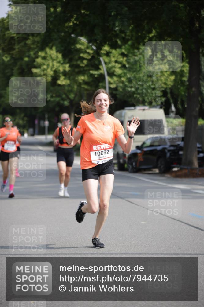 15.06.2025 - REWE Women's Run Jannik Wohlers http://msf.ph/oto/7944735 15.06.2025 08:47:52 Laufen 10692 meine-sportfotos.de