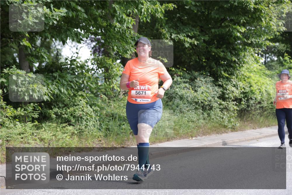 15.06.2025 - REWE Women's Run Jannik Wohlers http://msf.ph/oto/7944743 15.06.2025 10:18:06 Laufen 5671, 5481 meine-sportfotos.de