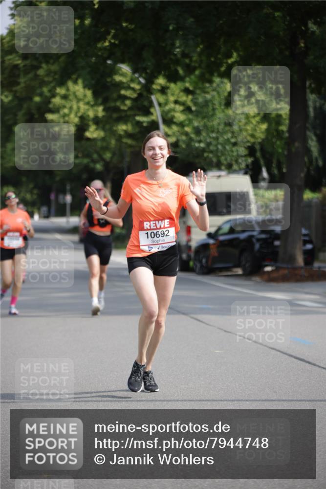 15.06.2025 - REWE Women's Run Jannik Wohlers http://msf.ph/oto/7944748 15.06.2025 08:47:52 Laufen 10692 meine-sportfotos.de