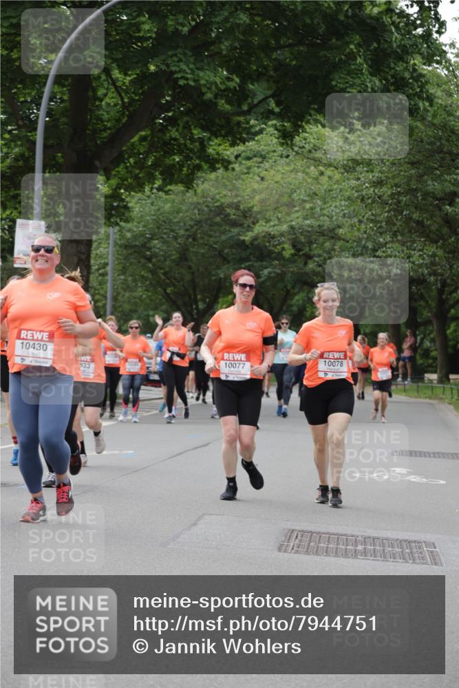 15.06.2025 - REWE Women's Run Jannik Wohlers http://msf.ph/oto/7944751 15.06.2025 08:29:31 Laufen 10430, 10077, 833, 10078, 4 meine-sportfotos.de