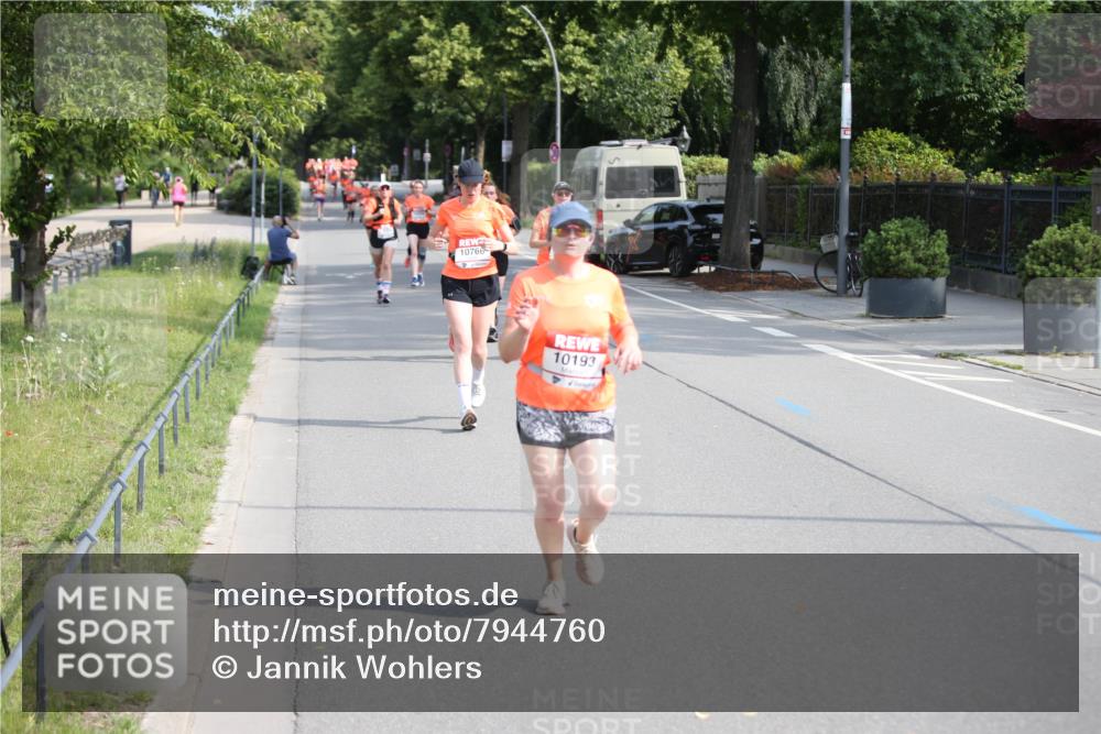 15.06.2025 - REWE Women's Run Jannik Wohlers http://msf.ph/oto/7944760 15.06.2025 09:43:55 Laufen 10766, 10193 meine-sportfotos.de