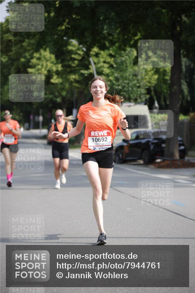 15.06.2025 - REWE Women's Run Jannik Wohlers http://msf.ph/oto/7944761 15.06.2025 08:47:52 Laufen 10692 meine-sportfotos.de
