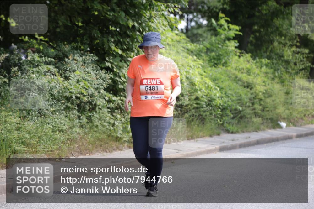 15.06.2025 - REWE Women's Run Jannik Wohlers http://msf.ph/oto/7944766 15.06.2025 10:18:08 Laufen 5481 meine-sportfotos.de