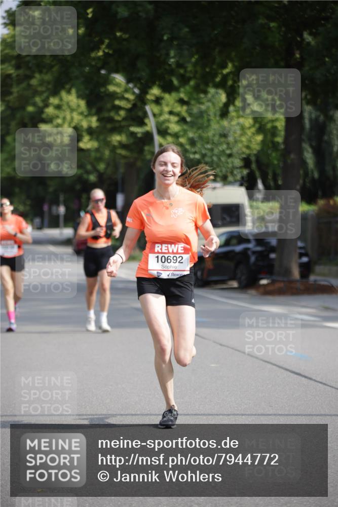 15.06.2025 - REWE Women's Run Jannik Wohlers http://msf.ph/oto/7944772 15.06.2025 08:47:53 Laufen 10692 meine-sportfotos.de