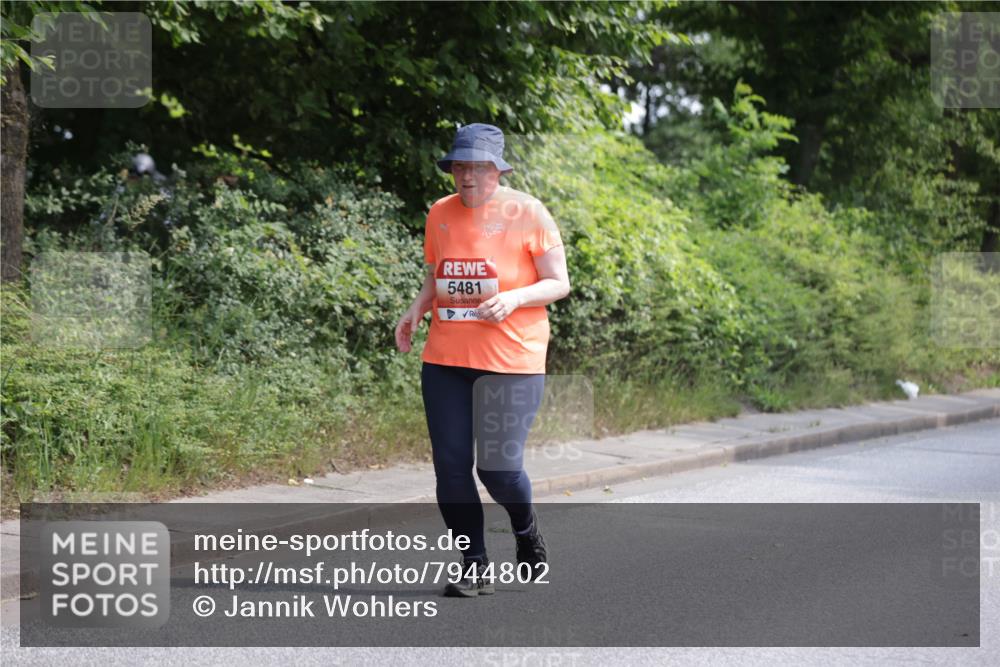 15.06.2025 - REWE Women's Run Jannik Wohlers http://msf.ph/oto/7944802 15.06.2025 10:18:09 Laufen 5481 meine-sportfotos.de