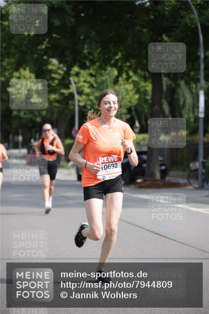 15.06.2025 - REWE Women's Run Jannik Wohlers http://msf.ph/oto/7944809 15.06.2025 08:47:53 Laufen 10692 meine-sportfotos.de