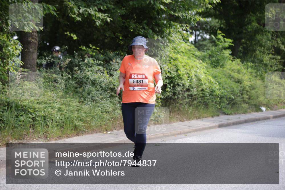 15.06.2025 - REWE Women's Run Jannik Wohlers http://msf.ph/oto/7944837 15.06.2025 10:18:09 Laufen 5481 meine-sportfotos.de