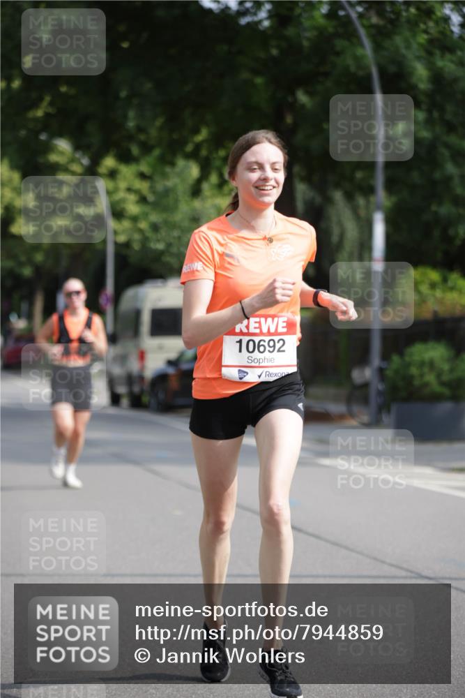 15.06.2025 - REWE Women's Run Jannik Wohlers http://msf.ph/oto/7944859 15.06.2025 08:47:53 Laufen 10692 meine-sportfotos.de