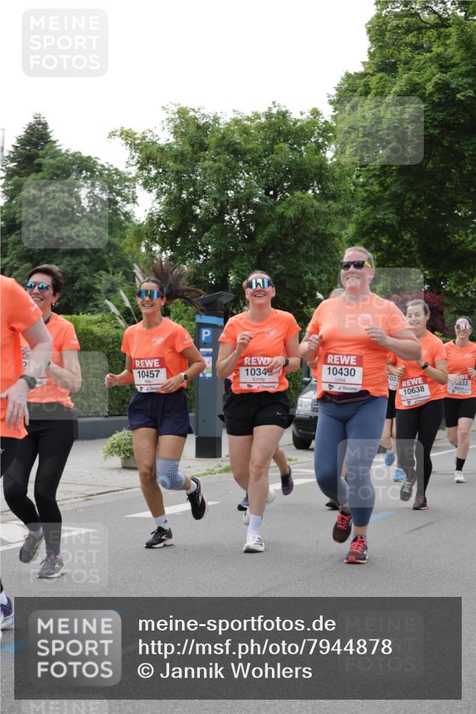 15.06.2025 - REWE Women's Run Jannik Wohlers http://msf.ph/oto/7944878 15.06.2025 08:29:32 Laufen 10457, 1034, 10430, 1025, 10638, 333 meine-sportfotos.de