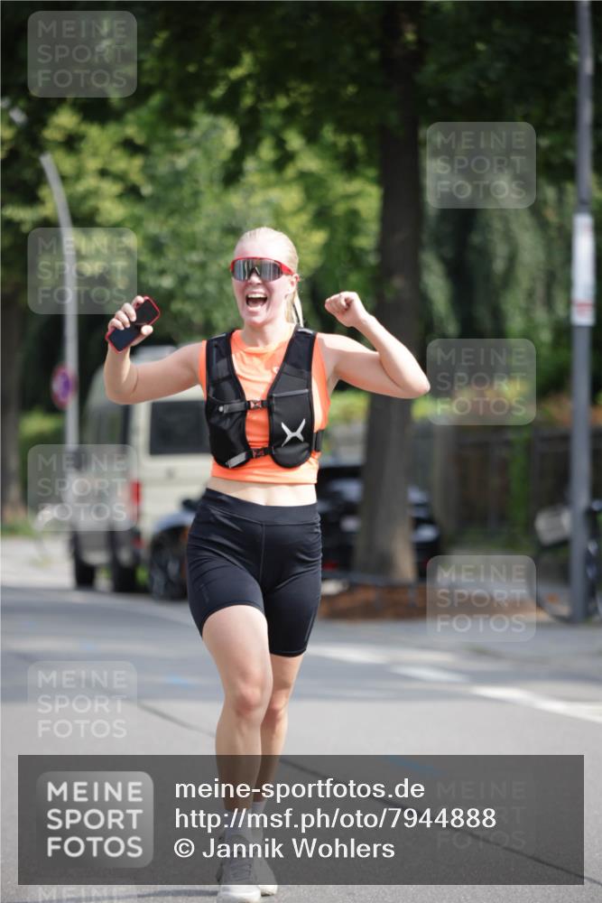 15.06.2025 - REWE Women's Run Jannik Wohlers http://msf.ph/oto/7944888 15.06.2025 08:47:56 Laufen  meine-sportfotos.de