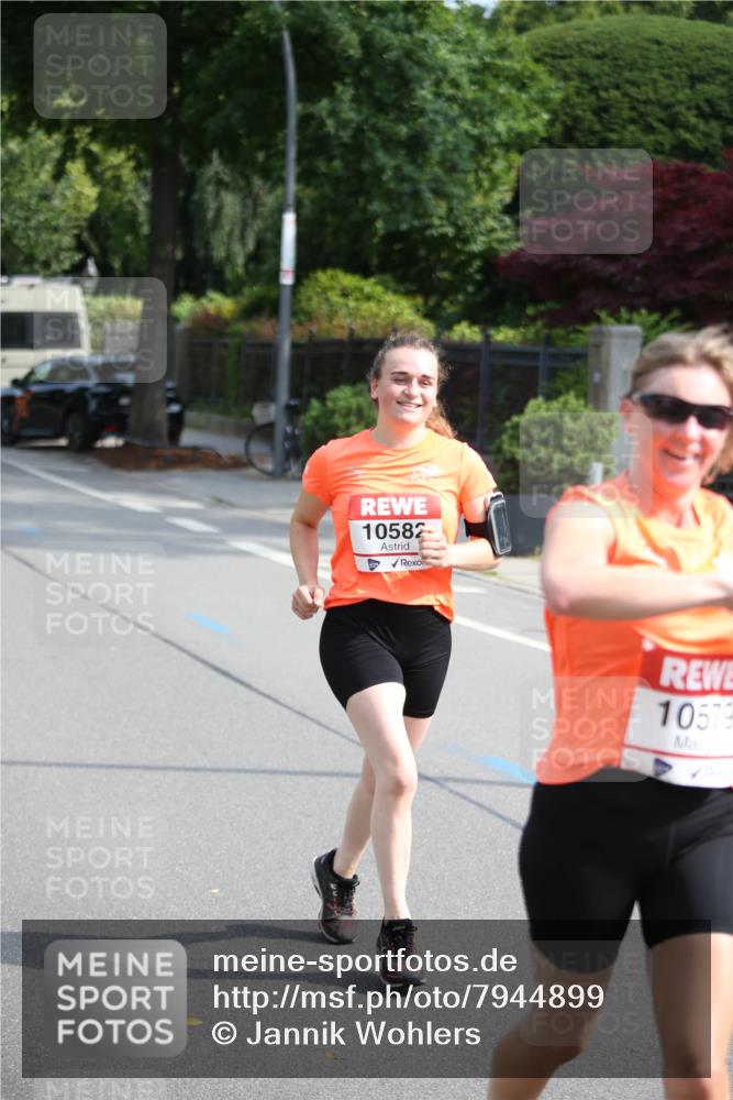 15.06.2025 - REWE Women's Run Jannik Wohlers http://msf.ph/oto/7944899 15.06.2025 09:44:01 Laufen 10582, 10579 meine-sportfotos.de