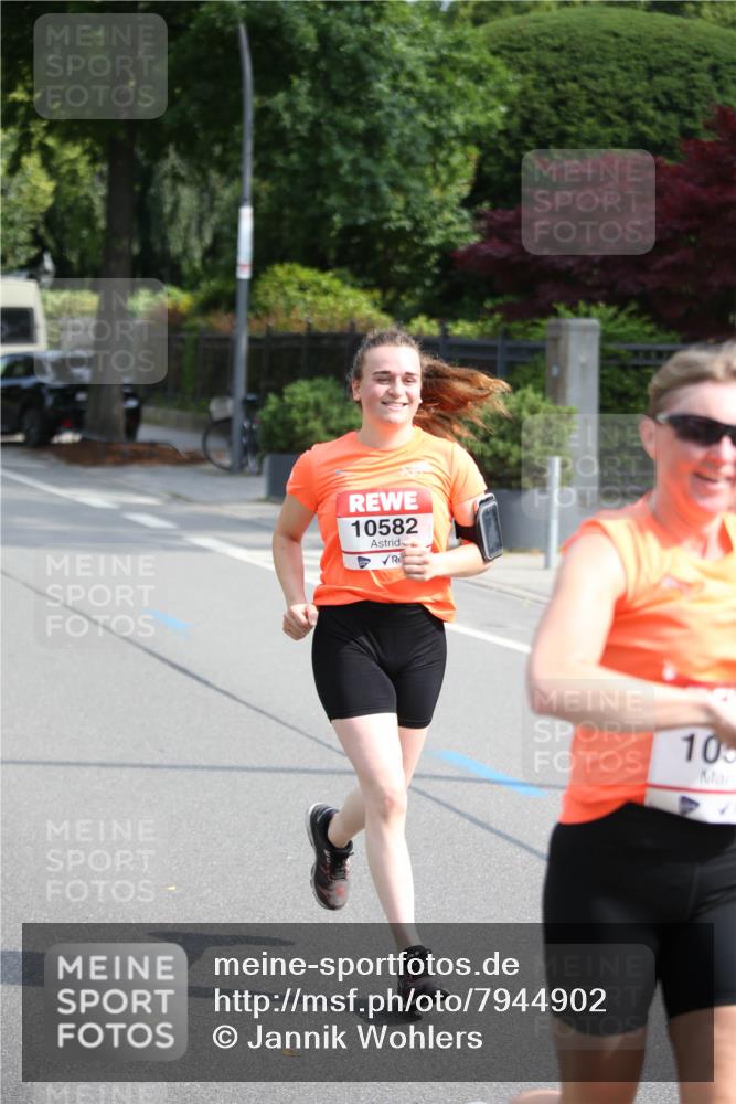 15.06.2025 - REWE Women's Run Jannik Wohlers http://msf.ph/oto/7944902 15.06.2025 09:44:01 Laufen 10582 meine-sportfotos.de