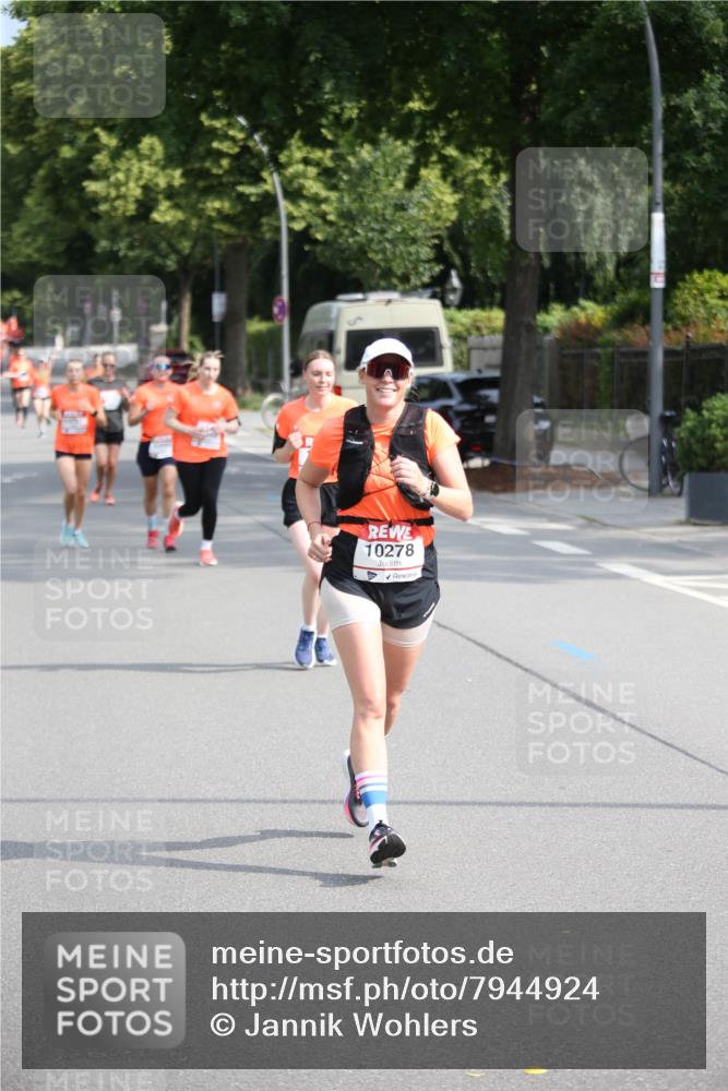 15.06.2025 - REWE Women's Run Jannik Wohlers http://msf.ph/oto/7944924 15.06.2025 09:44:02 Laufen 10278 meine-sportfotos.de