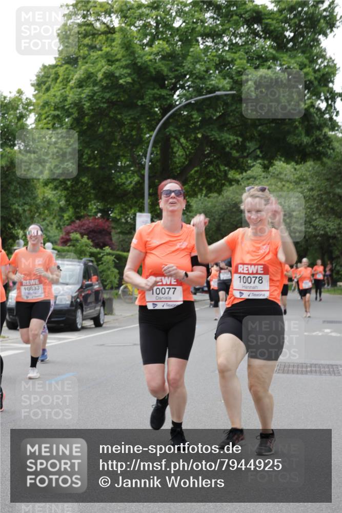 15.06.2025 - REWE Women's Run Jannik Wohlers http://msf.ph/oto/7944925 15.06.2025 08:29:34 Laufen 10077 meine-sportfotos.de