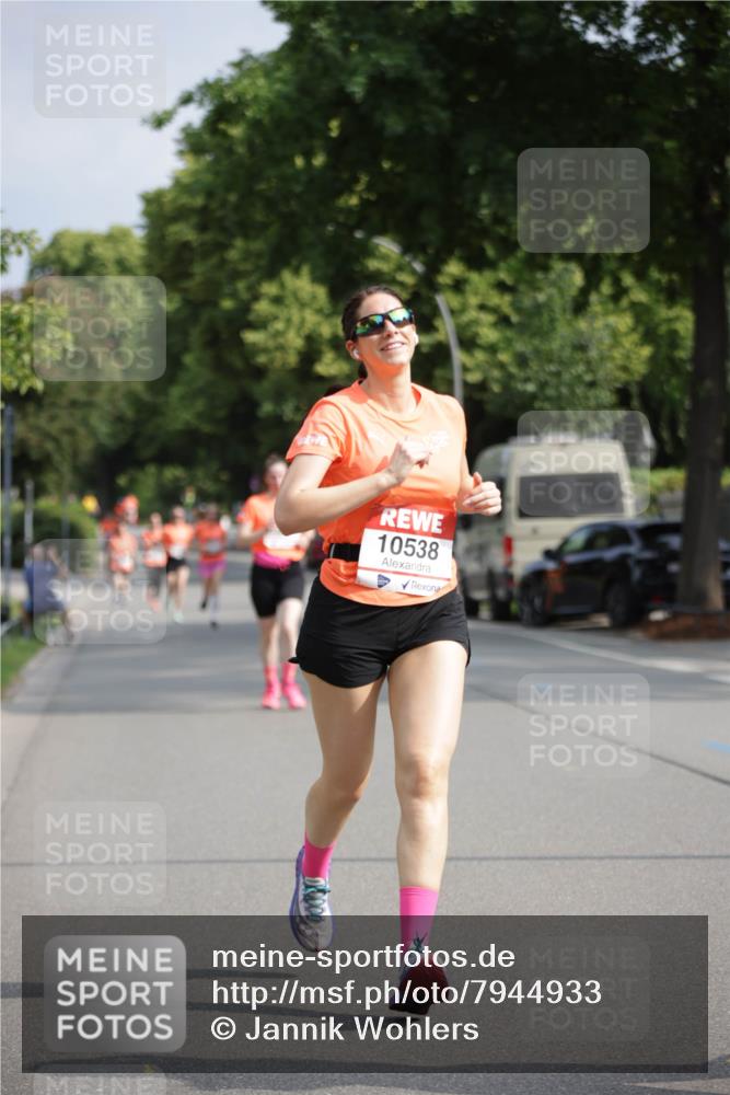 15.06.2025 - REWE Women's Run Jannik Wohlers http://msf.ph/oto/7944933 15.06.2025 08:47:57 Laufen 10538 meine-sportfotos.de