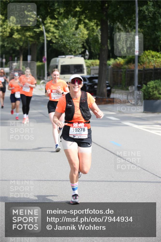 15.06.2025 - REWE Women's Run Jannik Wohlers http://msf.ph/oto/7944934 15.06.2025 09:44:03 Laufen 10293, 10278 meine-sportfotos.de