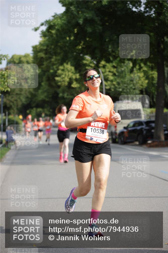 15.06.2025 - REWE Women's Run Jannik Wohlers http://msf.ph/oto/7944936 15.06.2025 08:47:57 Laufen 10538 meine-sportfotos.de