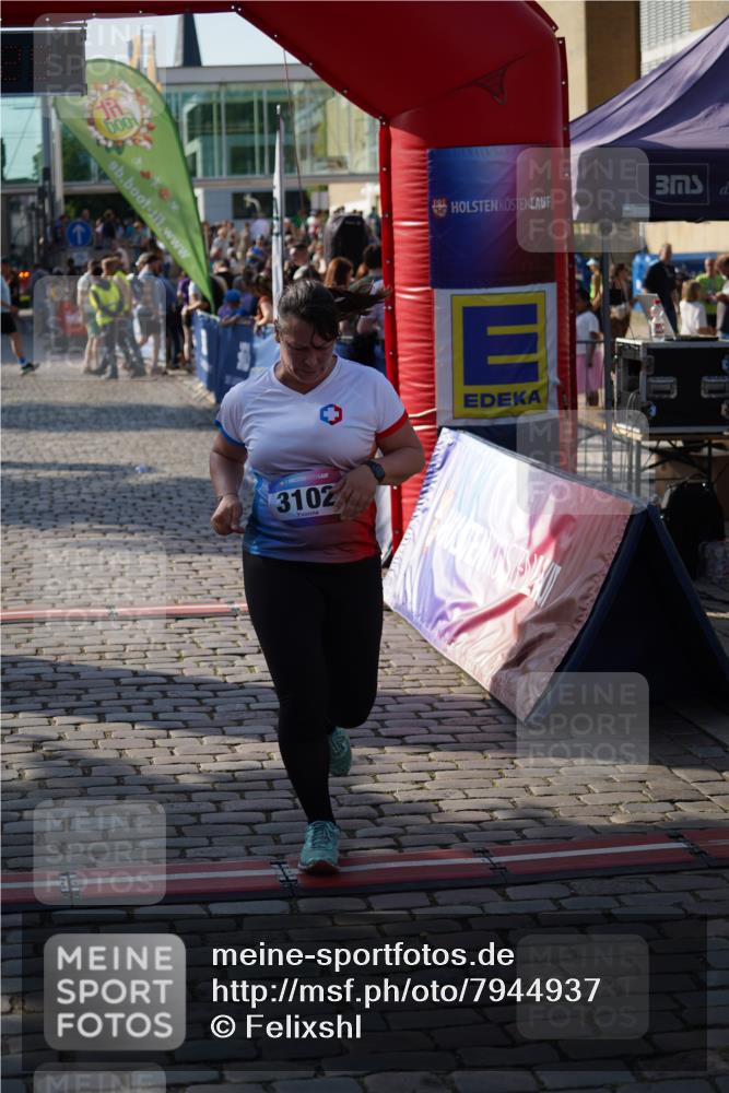 13.06.2025 - Holstenköstenlauf Felixshl http://msf.ph/oto/7944937 13.06.2025 18:10:30 Laufen 2921, 3102 meine-sportfotos.de
