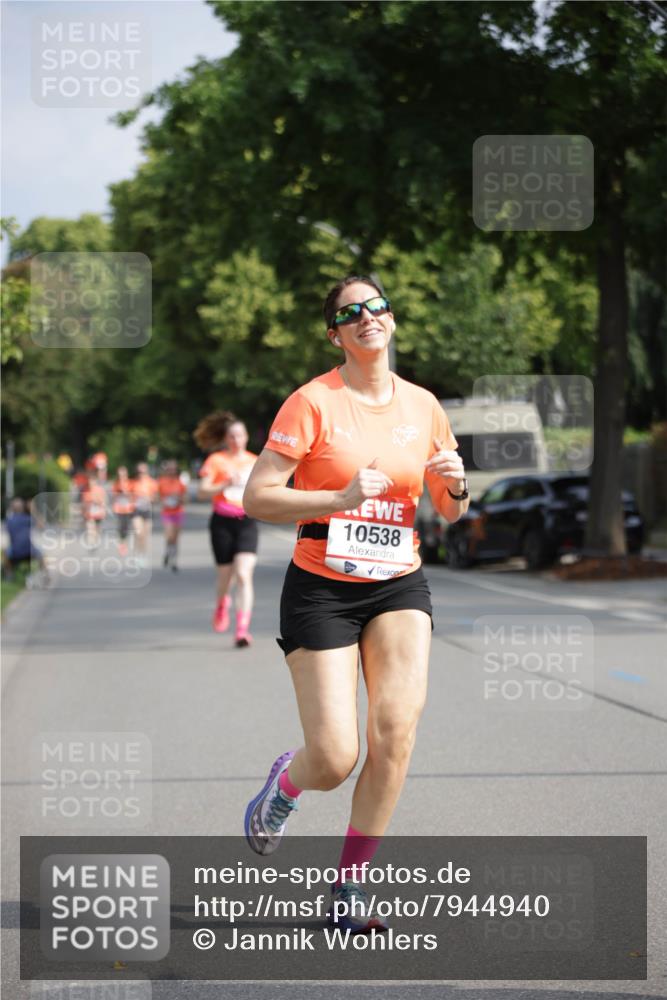 15.06.2025 - REWE Women's Run Jannik Wohlers http://msf.ph/oto/7944940 15.06.2025 08:47:57 Laufen 10538 meine-sportfotos.de