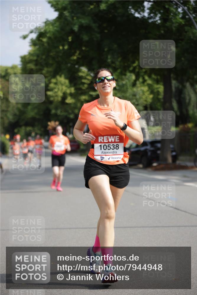 15.06.2025 - REWE Women's Run Jannik Wohlers http://msf.ph/oto/7944948 15.06.2025 08:47:57 Laufen 10538 meine-sportfotos.de