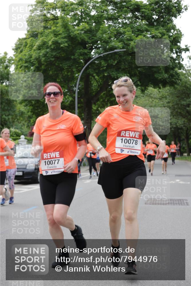 15.06.2025 - REWE Women's Run Jannik Wohlers http://msf.ph/oto/7944976 15.06.2025 08:29:34 Laufen 10077, 10078 meine-sportfotos.de