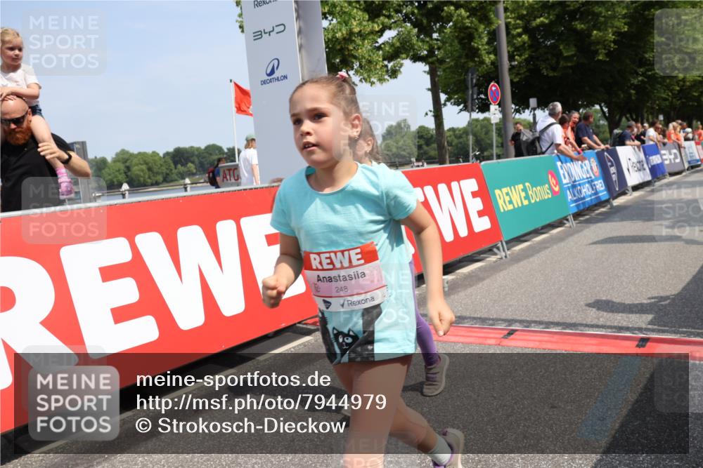 15.06.2025 - REWE Women's Run Strokosch-Dieckow http://msf.ph/oto/7944979 15.06.2025 11:36:47 Ziel 134, 193, 194, 247, 248, 307 meine-sportfotos.de