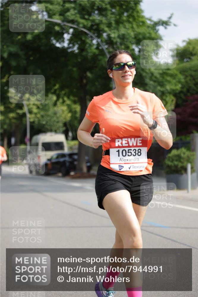 15.06.2025 - REWE Women's Run Jannik Wohlers http://msf.ph/oto/7944991 15.06.2025 08:47:58 Laufen 10538 meine-sportfotos.de