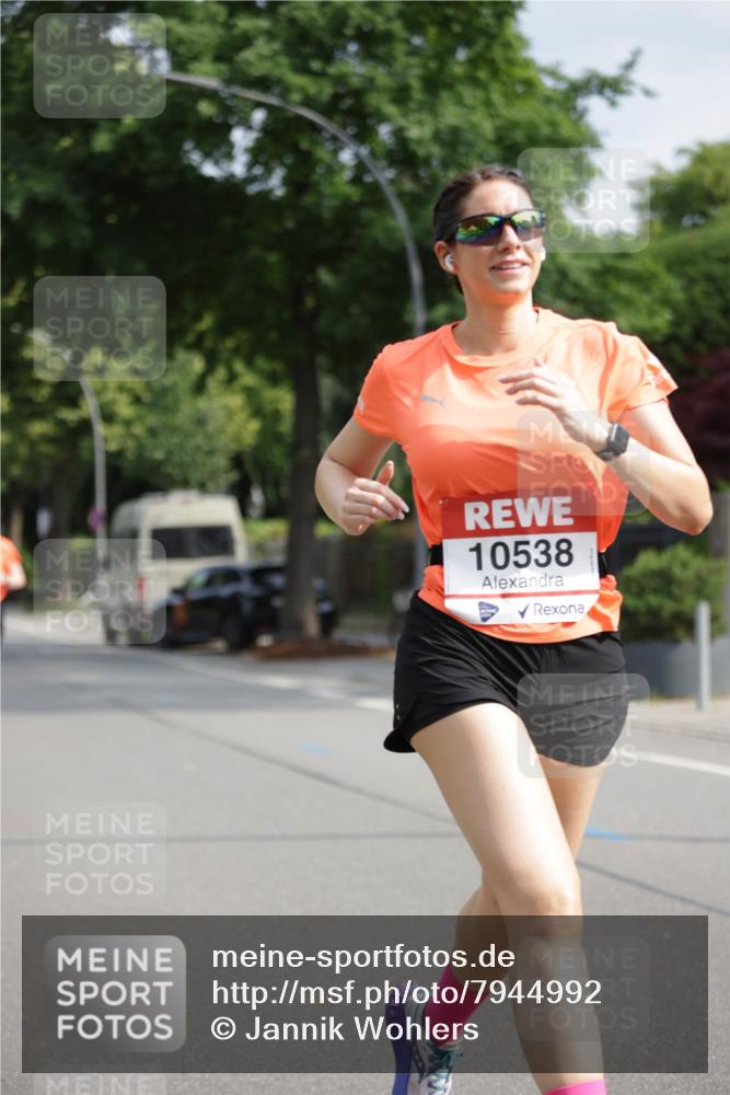 15.06.2025 - REWE Women's Run Jannik Wohlers http://msf.ph/oto/7944992 15.06.2025 08:47:58 Laufen 10538 meine-sportfotos.de