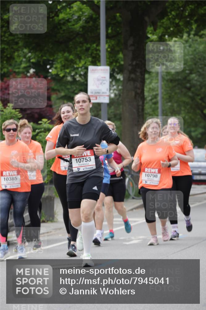 15.06.2025 - REWE Women's Run Jannik Wohlers http://msf.ph/oto/7945041 15.06.2025 08:29:37 Laufen 10385, 00, 10753, 10798 meine-sportfotos.de