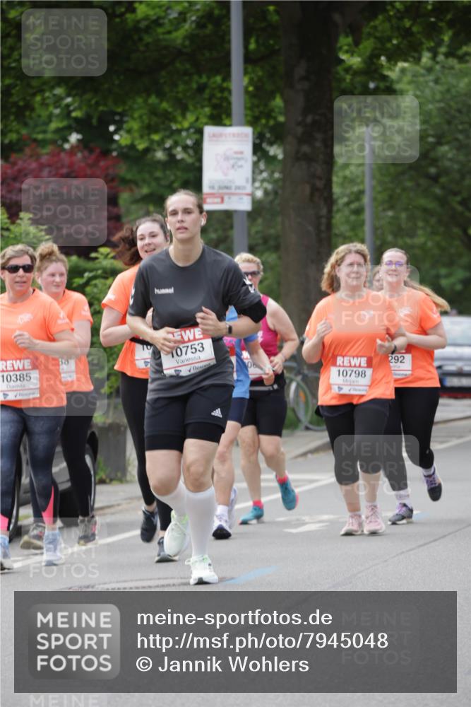 15.06.2025 - REWE Women's Run Jannik Wohlers http://msf.ph/oto/7945048 15.06.2025 08:29:37 Laufen 10385, 38, 10753, 10798, 292 meine-sportfotos.de