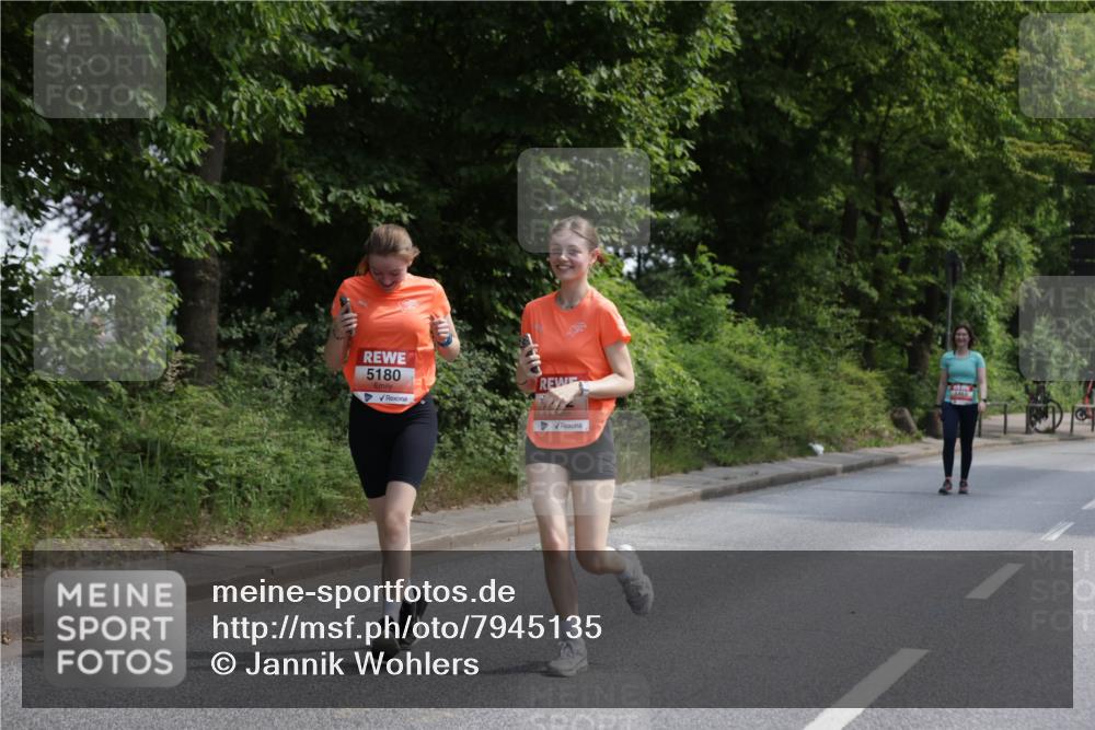 15.06.2025 - REWE Women's Run Jannik Wohlers http://msf.ph/oto/7945135 15.06.2025 10:18:22 Laufen 5180 meine-sportfotos.de