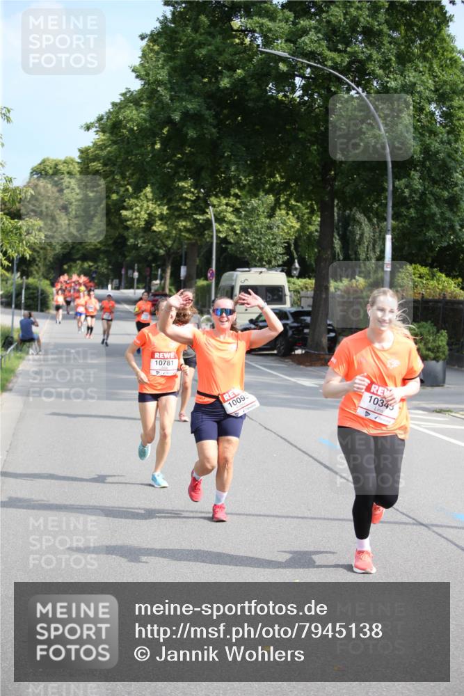 15.06.2025 - REWE Women's Run Jannik Wohlers http://msf.ph/oto/7945138 15.06.2025 09:44:07 Laufen 10781, 1009, 1034 meine-sportfotos.de
