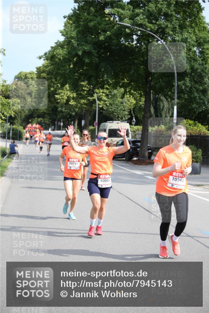 15.06.2025 - REWE Women's Run Jannik Wohlers http://msf.ph/oto/7945143 15.06.2025 09:44:08 Laufen 10781, 10095, 10343, 4 meine-sportfotos.de