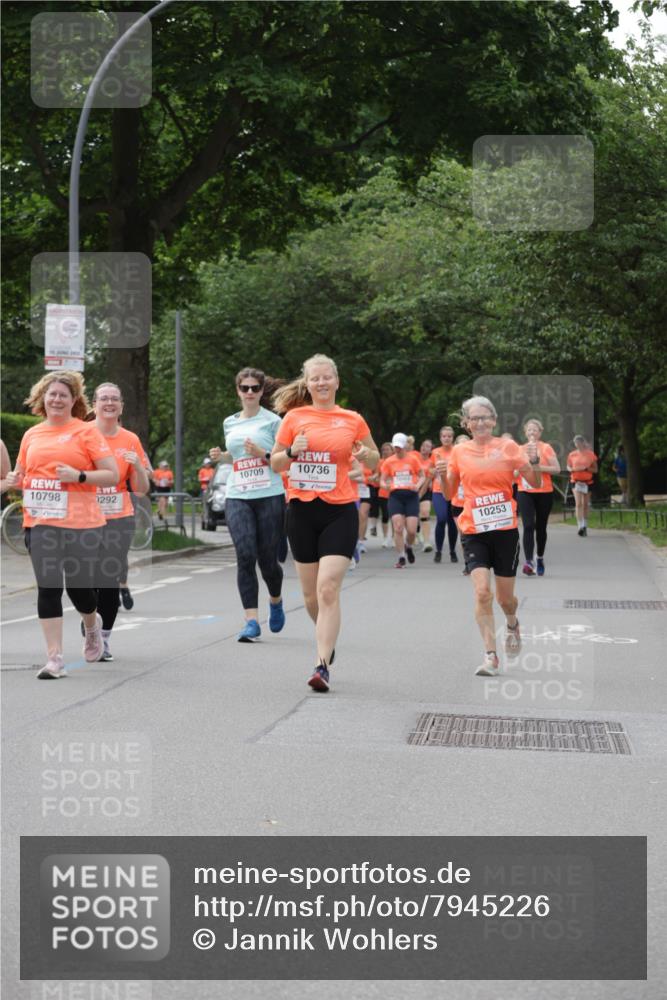 15.06.2025 - REWE Women's Run Jannik Wohlers http://msf.ph/oto/7945226 15.06.2025 08:29:39 Laufen 10798, 10709, 10736, 0292, 10253 meine-sportfotos.de