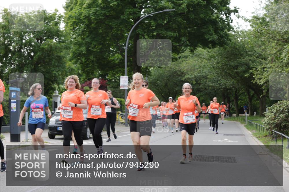 15.06.2025 - REWE Women's Run Jannik Wohlers http://msf.ph/oto/7945290 15.06.2025 08:29:41 Laufen 10736, 10292, 10798, 10009, 10253 meine-sportfotos.de