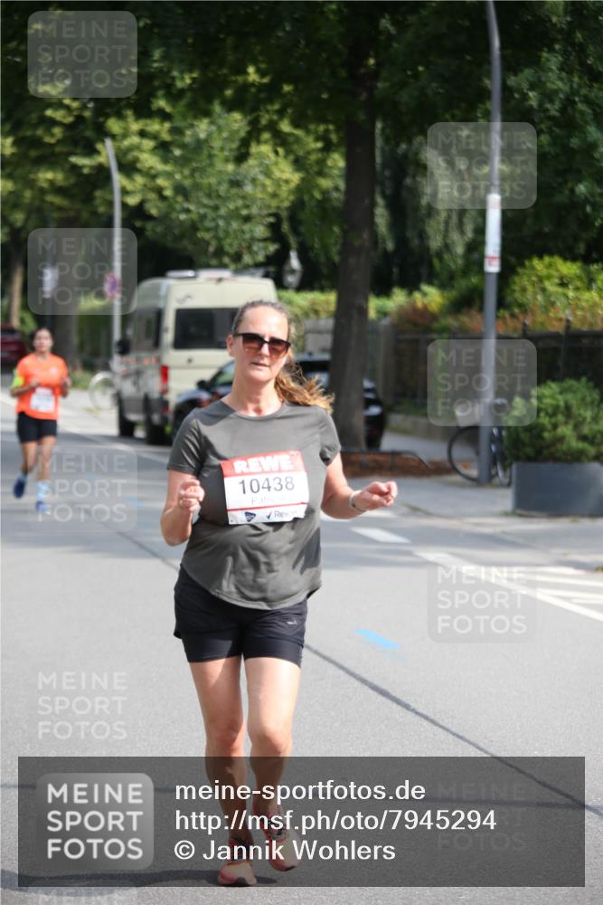 15.06.2025 - REWE Women's Run Jannik Wohlers http://msf.ph/oto/7945294 15.06.2025 09:44:11 Laufen 10438 meine-sportfotos.de