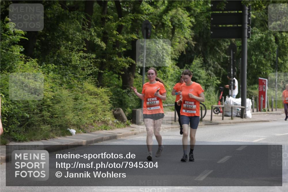 15.06.2025 - REWE Women's Run Jannik Wohlers http://msf.ph/oto/7945304 15.06.2025 10:18:32 Laufen 5331, 5312 meine-sportfotos.de
