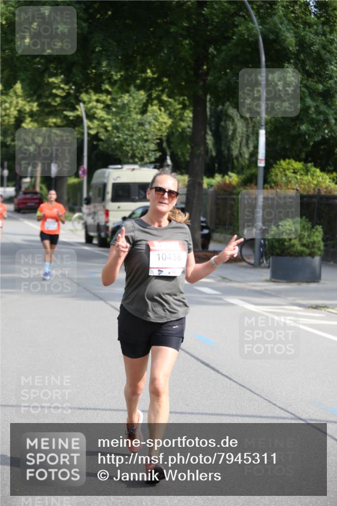 15.06.2025 - REWE Women's Run Jannik Wohlers http://msf.ph/oto/7945311 15.06.2025 09:44:11 Laufen 10438 meine-sportfotos.de