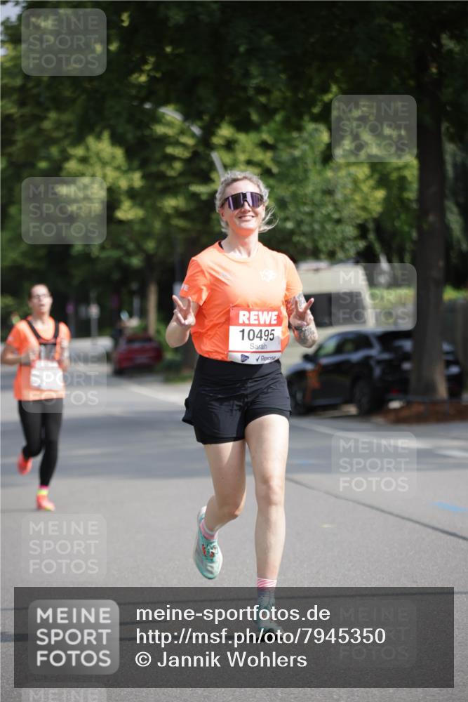 15.06.2025 - REWE Women's Run Jannik Wohlers http://msf.ph/oto/7945350 15.06.2025 08:48:09 Laufen 10495 meine-sportfotos.de