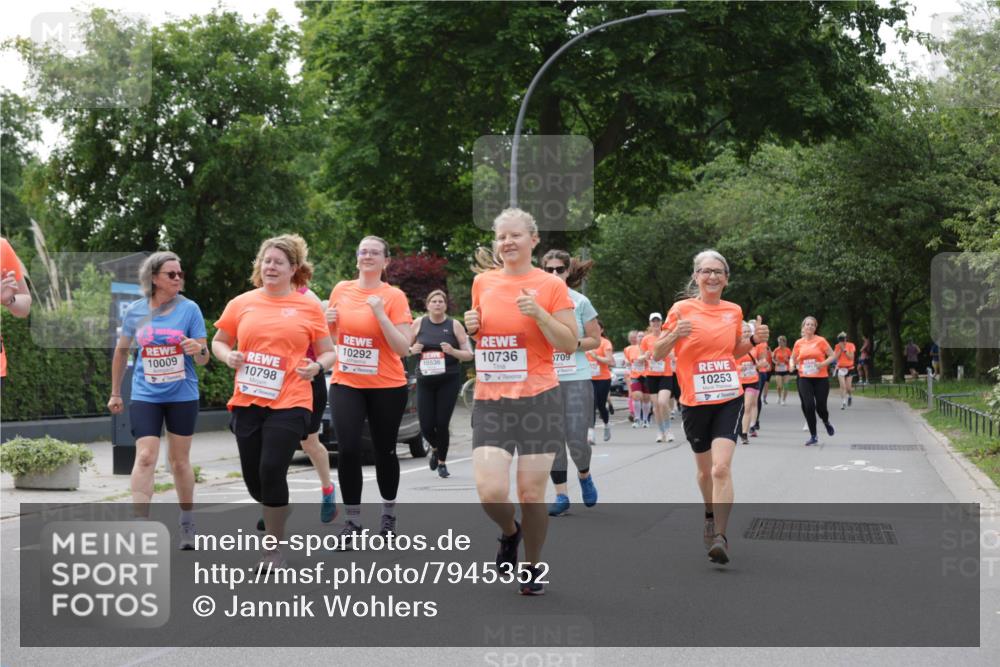 15.06.2025 - REWE Women's Run Jannik Wohlers http://msf.ph/oto/7945352 15.06.2025 08:29:41 Laufen 709, 10253, 10009, 10798, 10292, 10536, 10736 meine-sportfotos.de