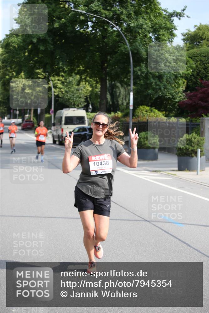 15.06.2025 - REWE Women's Run Jannik Wohlers http://msf.ph/oto/7945354 15.06.2025 09:44:11 Laufen 10438 meine-sportfotos.de