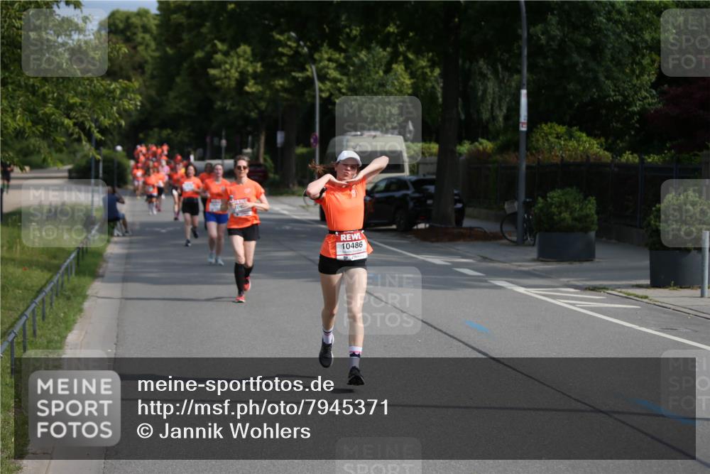 15.06.2025 - REWE Women's Run Jannik Wohlers http://msf.ph/oto/7945371 15.06.2025 09:44:19 Laufen 10, 10486 meine-sportfotos.de