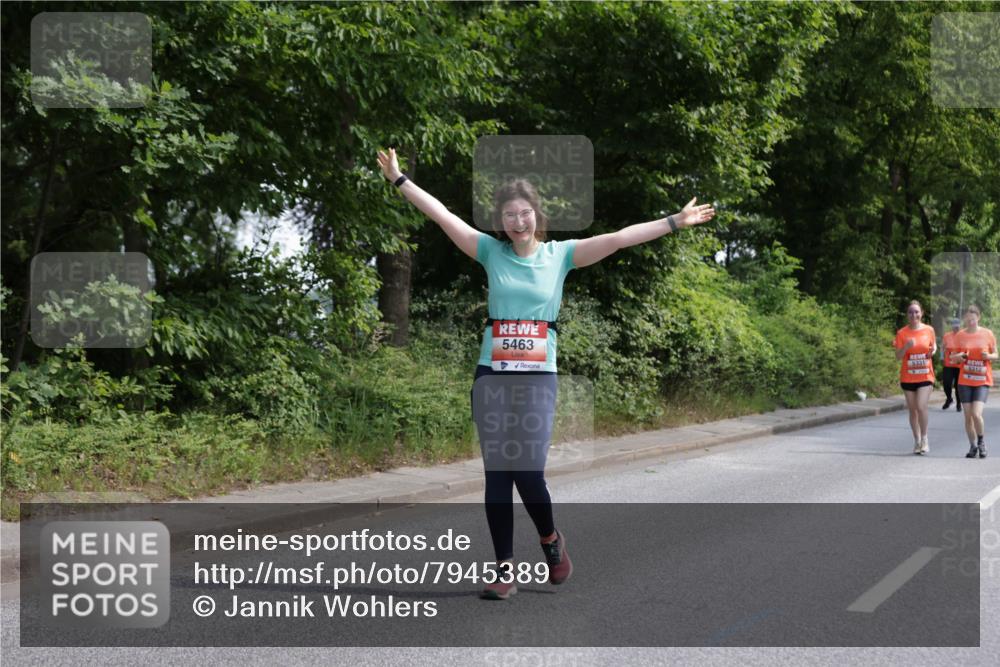 15.06.2025 - REWE Women's Run Jannik Wohlers http://msf.ph/oto/7945389 15.06.2025 10:18:34 Laufen 5463, 5331, 5312 meine-sportfotos.de