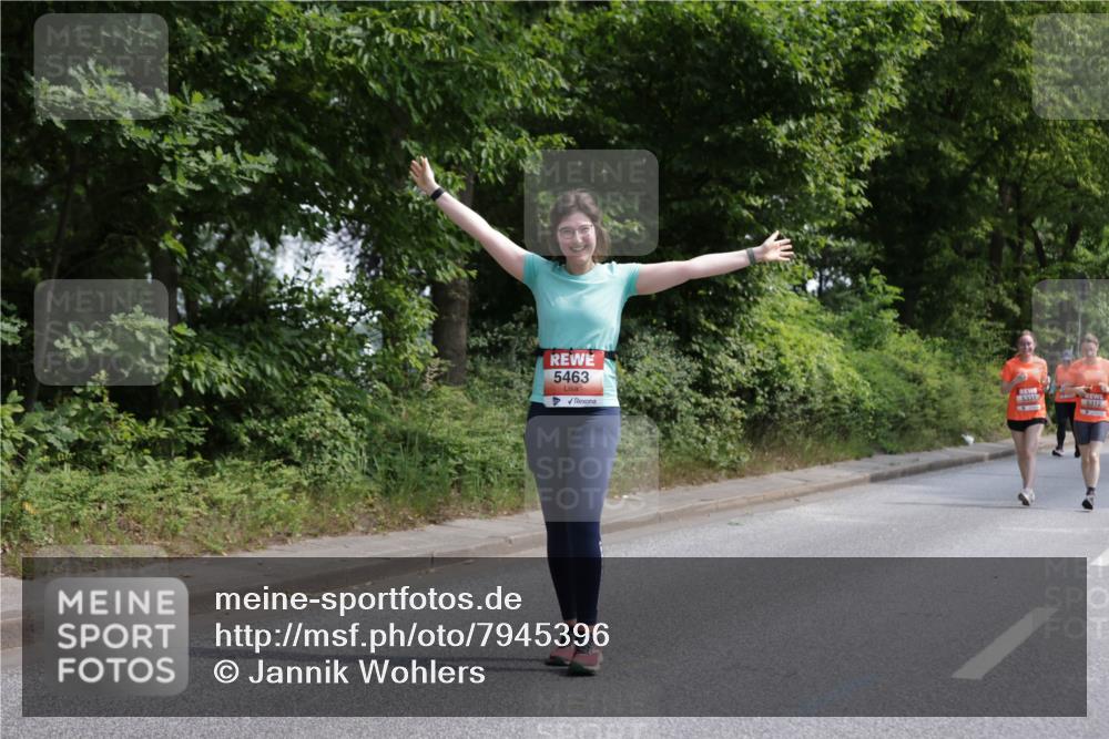 15.06.2025 - REWE Women's Run Jannik Wohlers http://msf.ph/oto/7945396 15.06.2025 10:18:35 Laufen 5463, 6931, 6312 meine-sportfotos.de