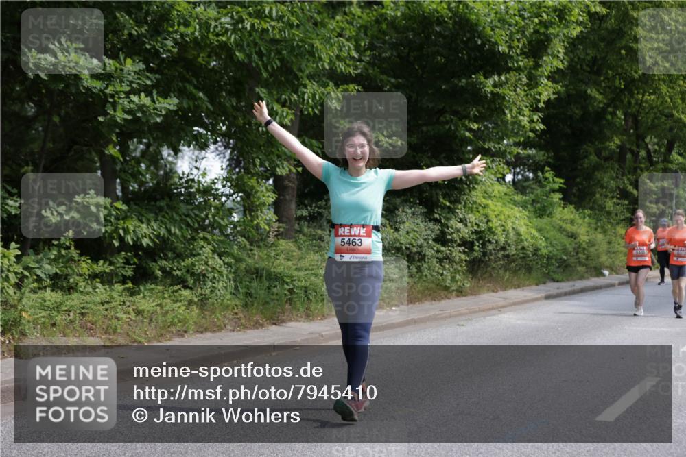 15.06.2025 - REWE Women's Run Jannik Wohlers http://msf.ph/oto/7945410 15.06.2025 10:18:35 Laufen 5463, 5331, 5312 meine-sportfotos.de